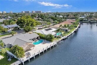 Building Photo - 2830 NE 55th St