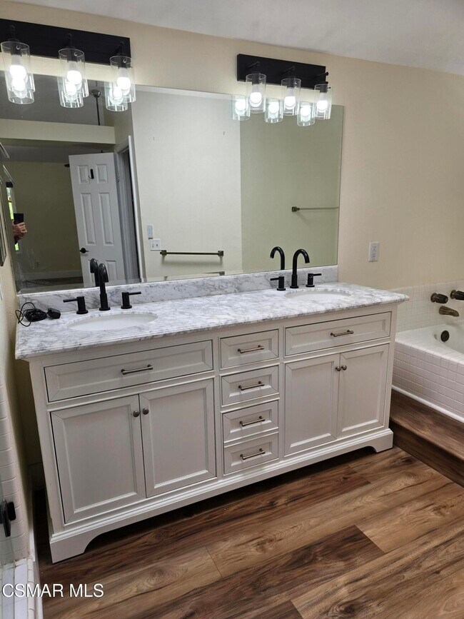 Building Photo - 3017 Klamath Ave