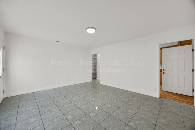 Building Photo - 16385 Gordon Way