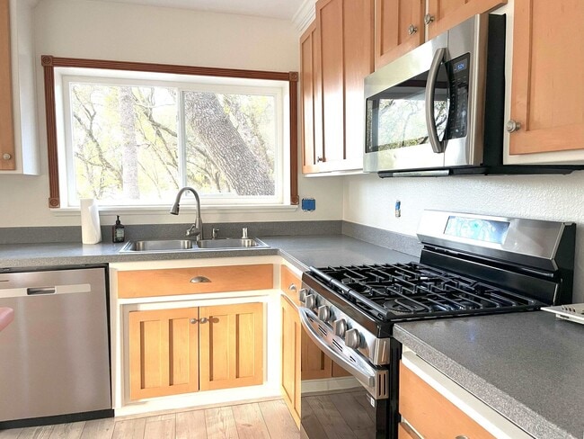 Building Photo - Open Floor plan single story home in beautiful Penn Valley, CA 95946