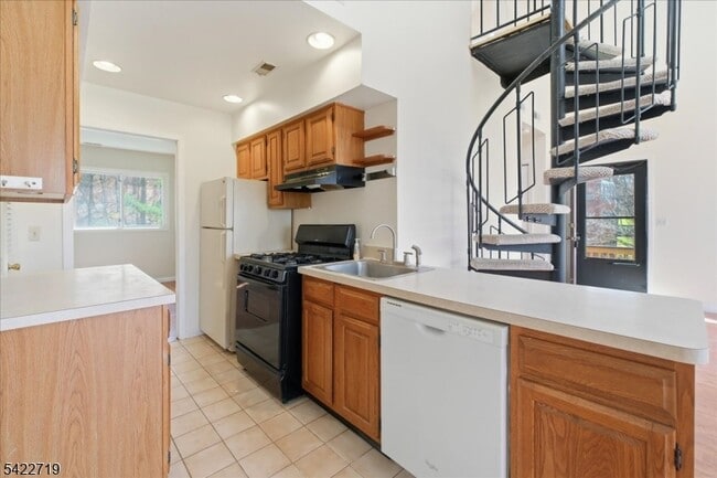 Building Photo - 8 Augusta Dr