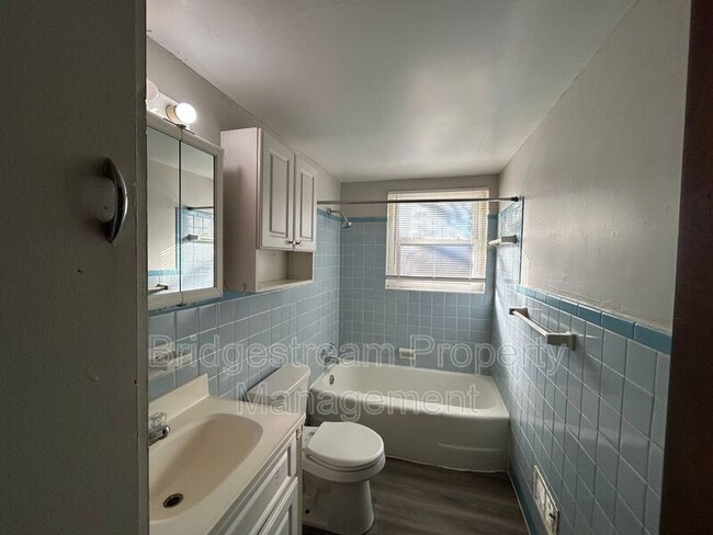 Building Photo - 211 N Cherrywood Ave