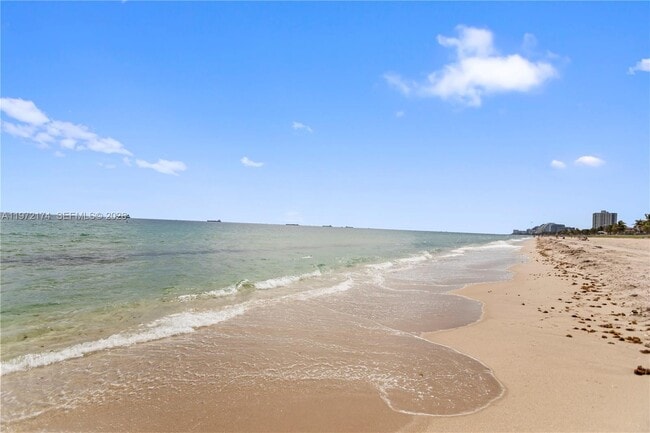 Building Photo - 1901 N Ocean Blvd