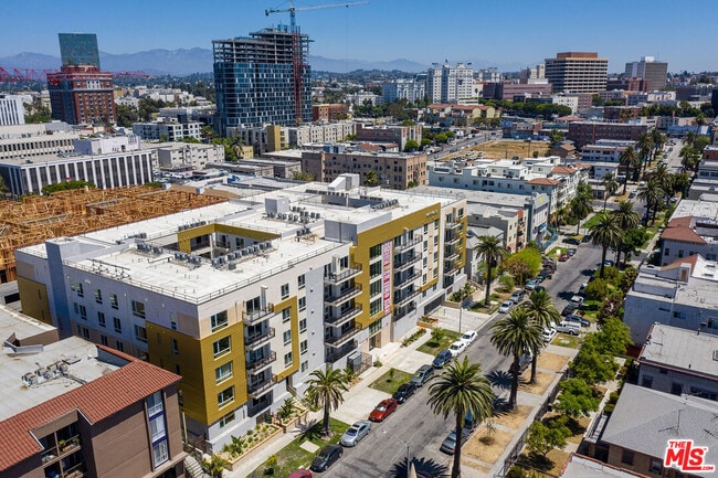 Building Photo - 2939 Leeward Ave
