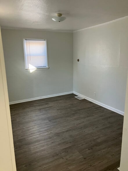 Building Photo - 932 Napoleon St