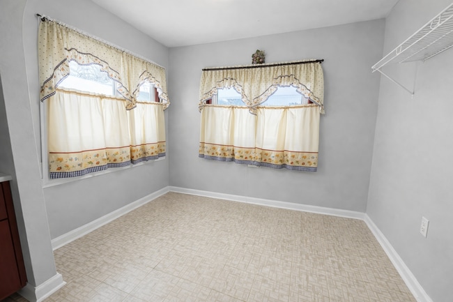 Building Photo - 1405 N Mount Street