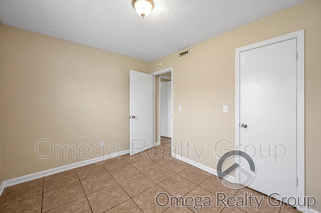 Building Photo - 815 Willow Pointe