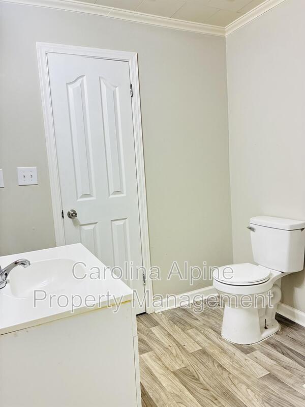 Building Photo - 410 Carolina Ave