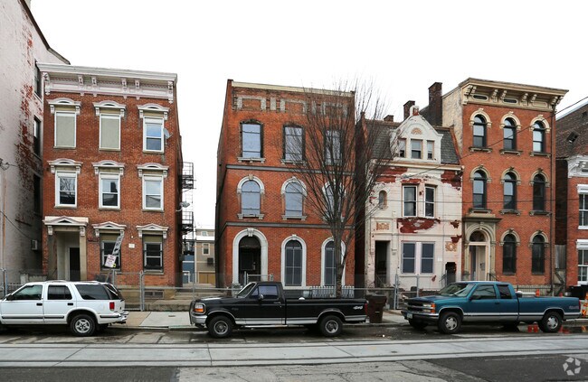 Primary Photo - 1416 Elm St