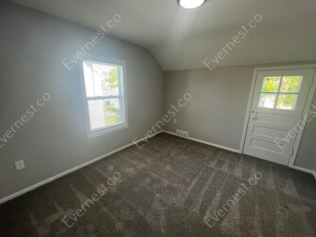 Building Photo - 2820 Winsted Dr