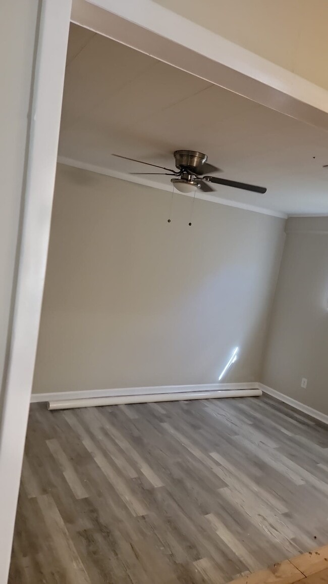 Building Photo - 3359 Bedford Ln