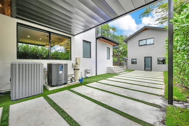 Building Photo - 145 NE 49th St