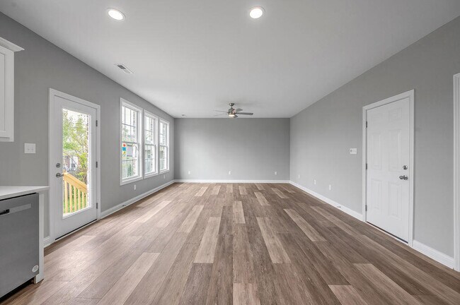 Building Photo - 125 Squires Way