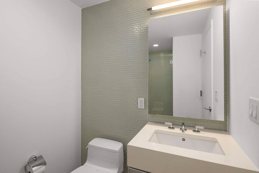 Building Photo - 1113 York Ave