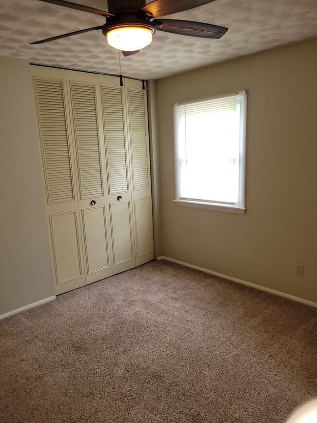 Building Photo - 3915 S Orchard Ct