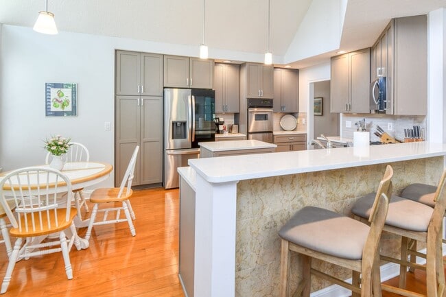 Building Photo - Luxury 3-bedroom - 4 bath with garage