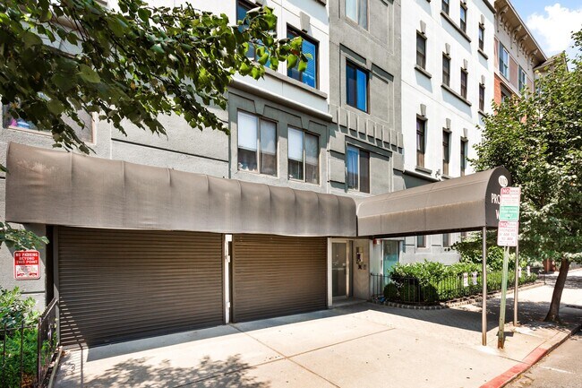 Building Photo - 1110 Clinton St
