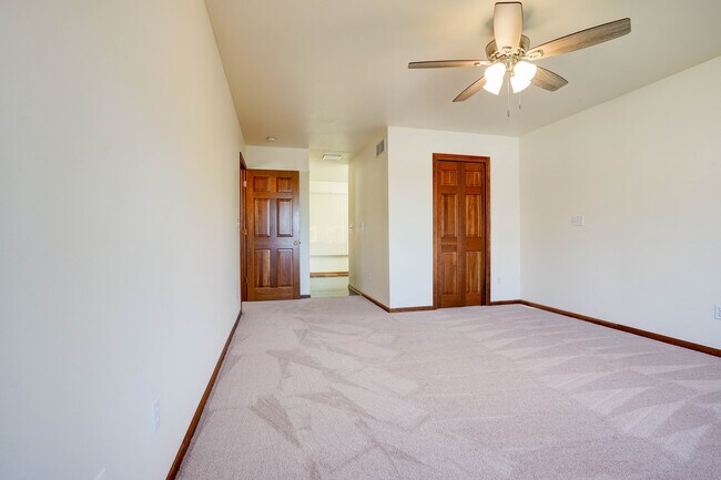 Building Photo - 10 Redtail Ct
