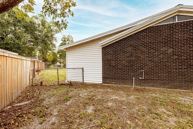 Building Photo - 4703 Bronfair Ave