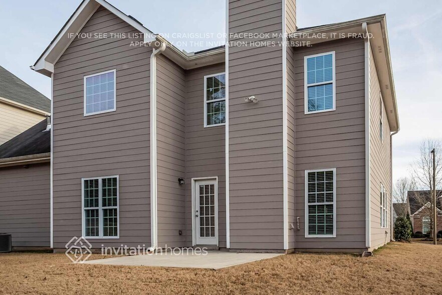 Building Photo - 391 Vinings Vintage Cir SE
