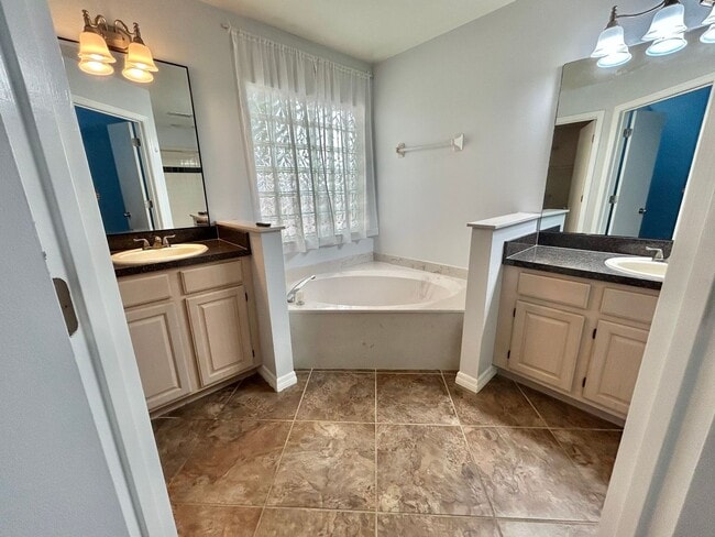 Building Photo - Amazing Dream Home with Water View and Pri...