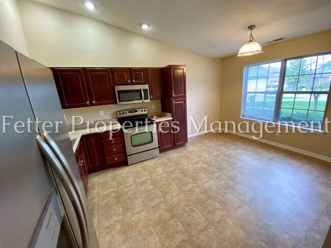 Building Photo - Spacious 3 Bedroom Home!!