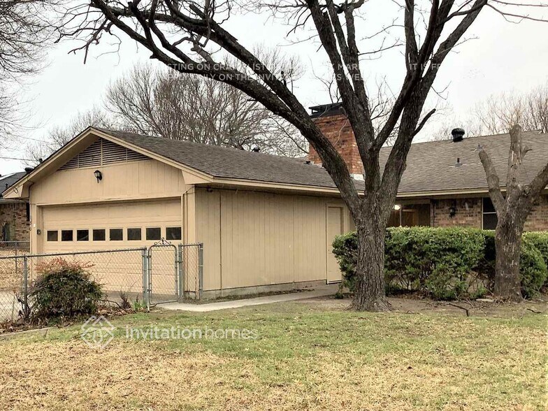 Building Photo - 150 Valleyglen Dr