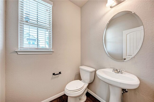 Building Photo - 107 Buckthorn Dr