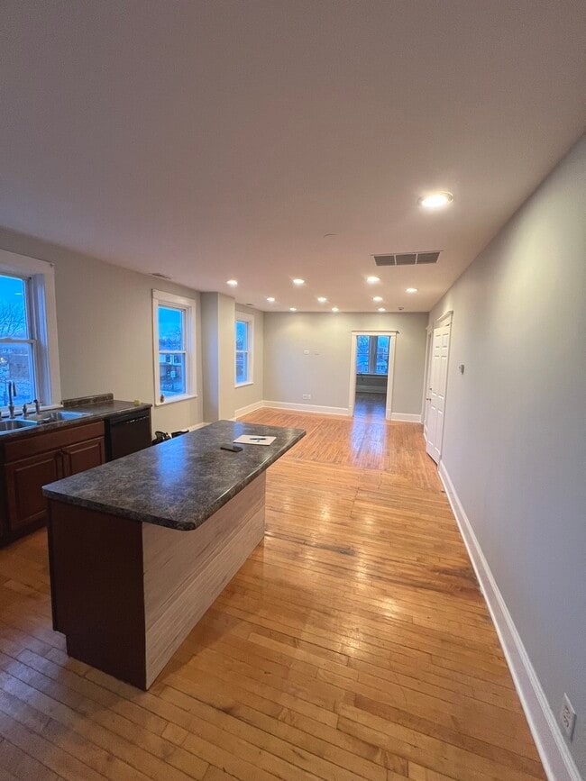 Building Photo - 416a W Virginia St