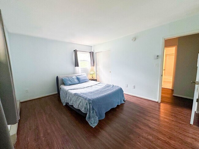 Building Photo - 200 Oakley Dr
