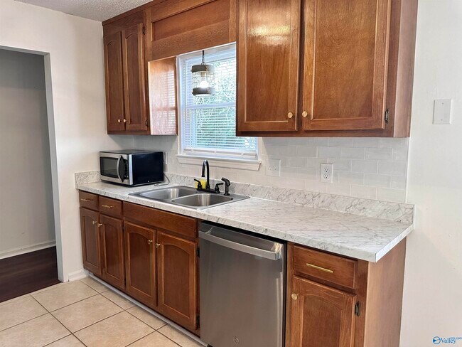 Building Photo - 13908 Creely Dr SW