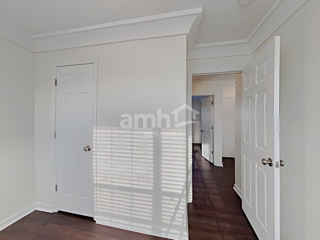 Building Photo - 3112 Creekview Ln