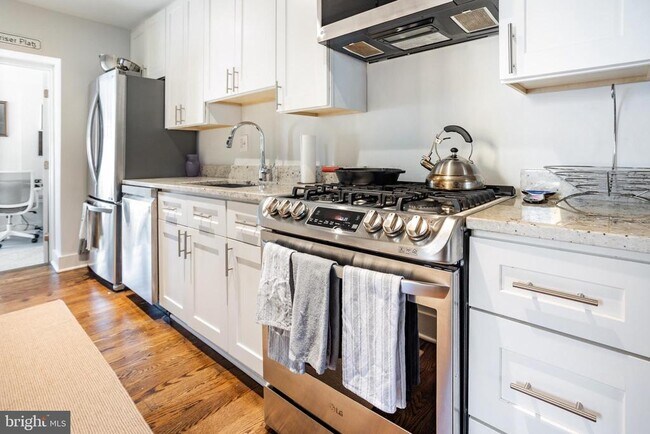 Building Photo - 1659 Holbrook St NE