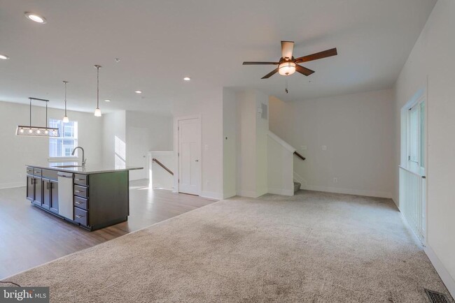 Building Photo - 617 Snapdragon Ct