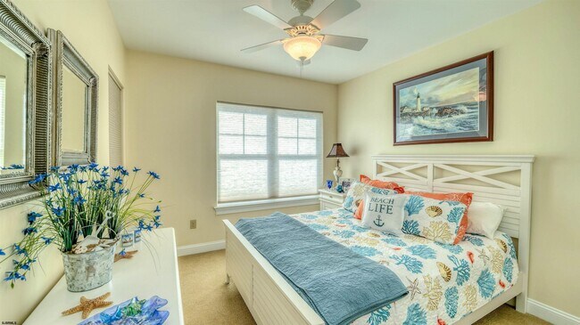 Building Photo - 909 N Cambridge Ave