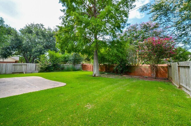 Building Photo - 6310 Oakburl Ln