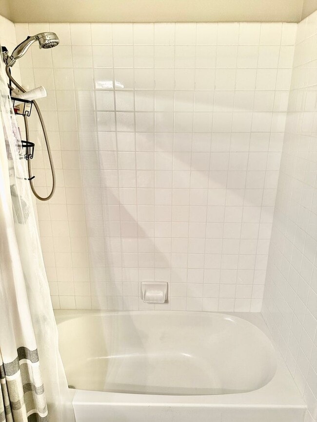 Building Photo - Updated North Fresno 3/2