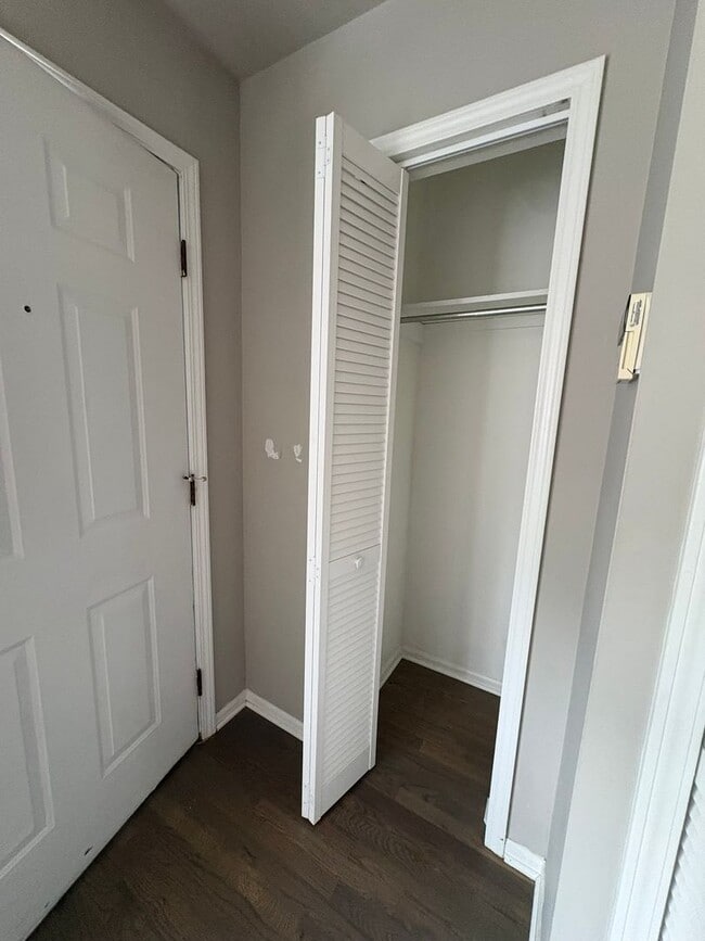 Building Photo - Beautifully Updated Townhouse – Prime Location!