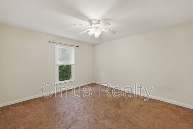 Building Photo - 156 Circle Ct