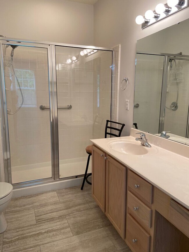 Building Photo - Renovated 3 bed, 2.5 bath townhome in Hope...