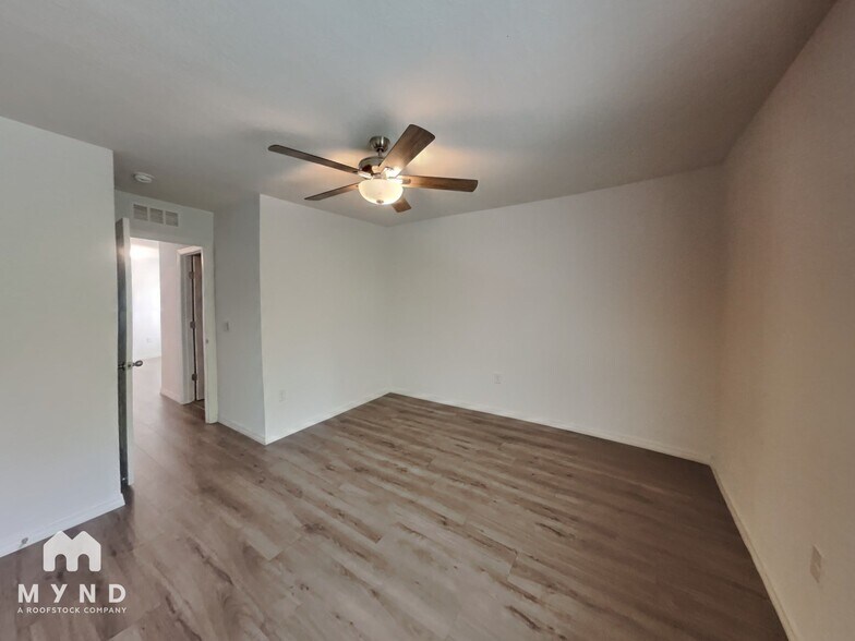 Building Photo - 1016 Ashentree Dr