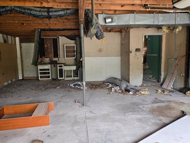 Building Photo - 416 W Krekel St