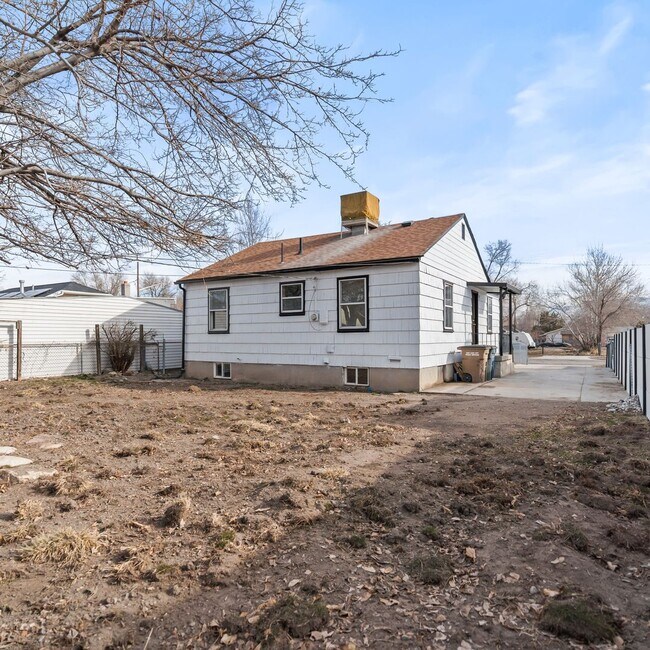 Building Photo - Salt Lake 5 Bedroom Home