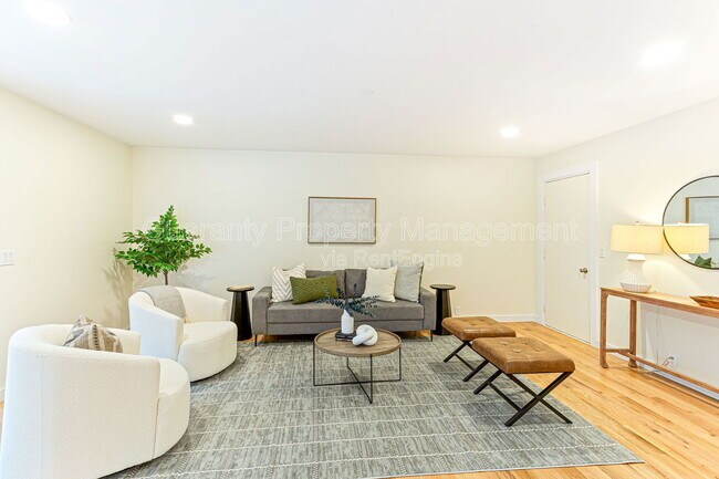 Building Photo - 475 St Andrews Dr