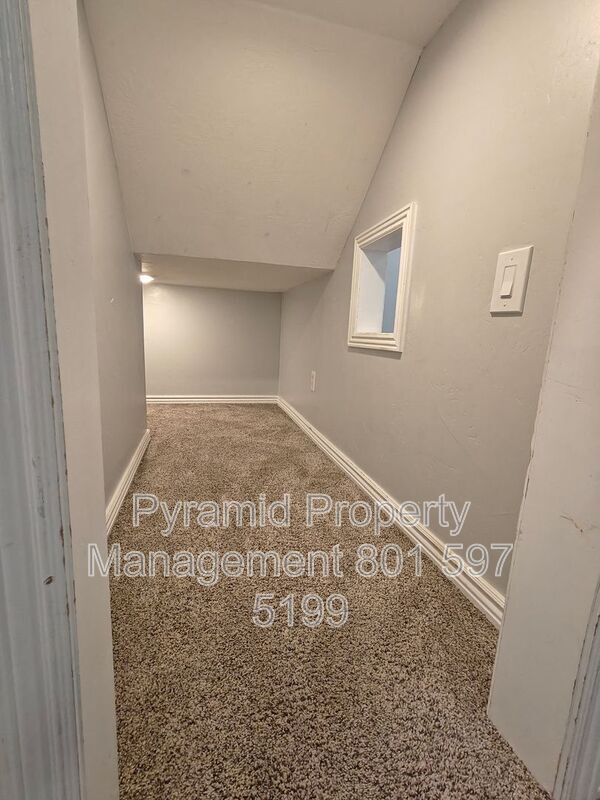 Building Photo - 2896 E Lookout Dr