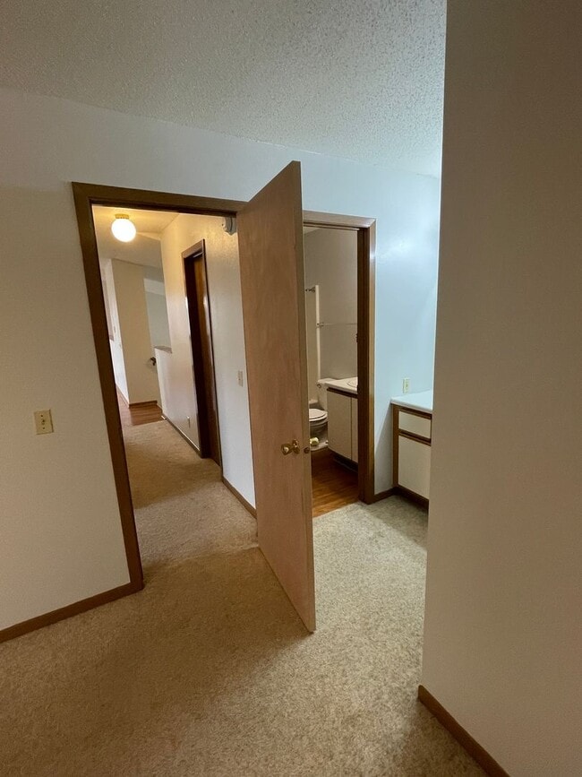 Building Photo - 4 Bedroom, 2 Bath Home for Rent