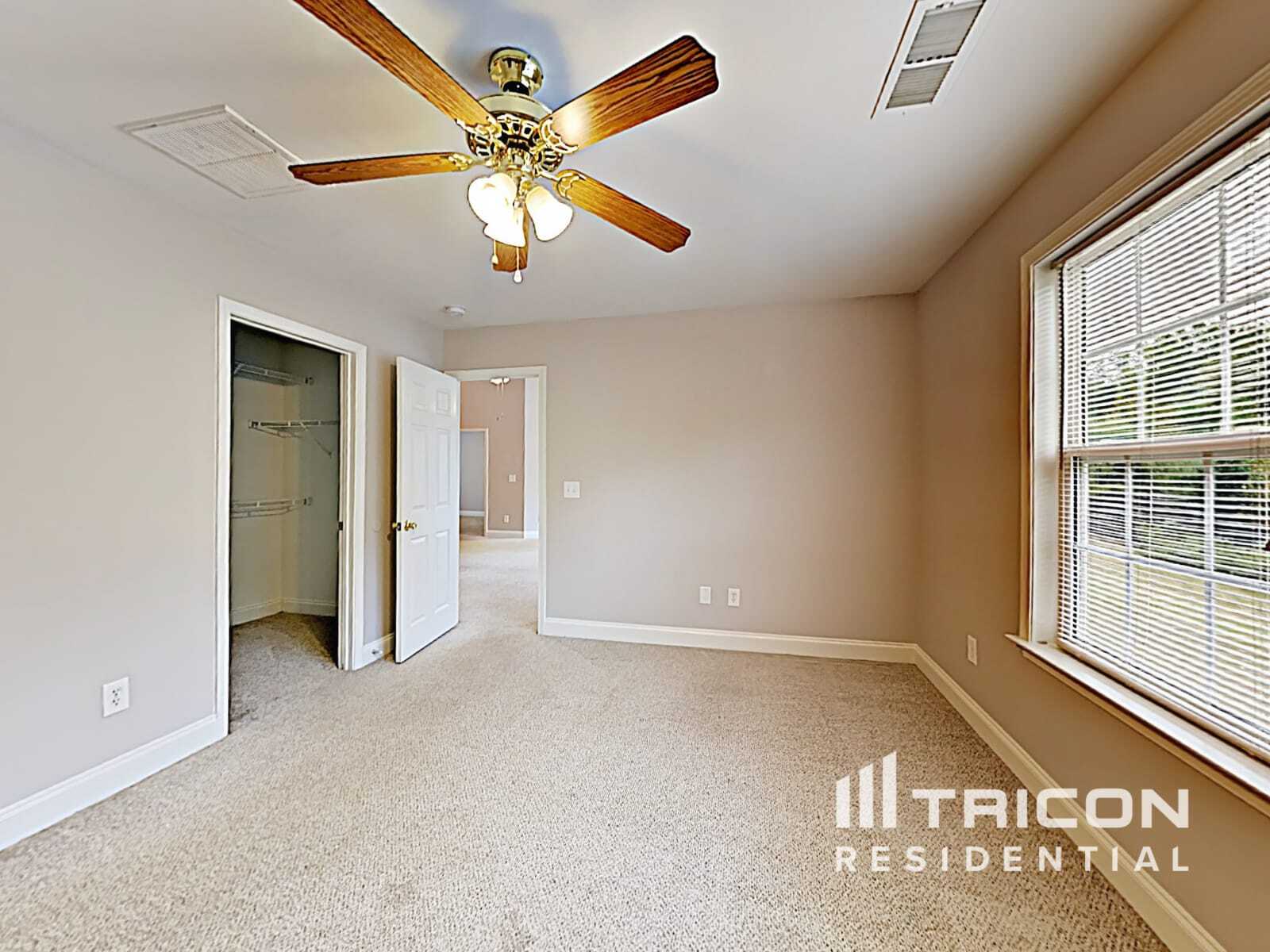 Building Photo - 2309 Saluda Dr