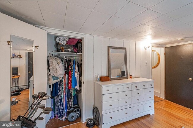 Building Photo - 330 W 3rd Ave