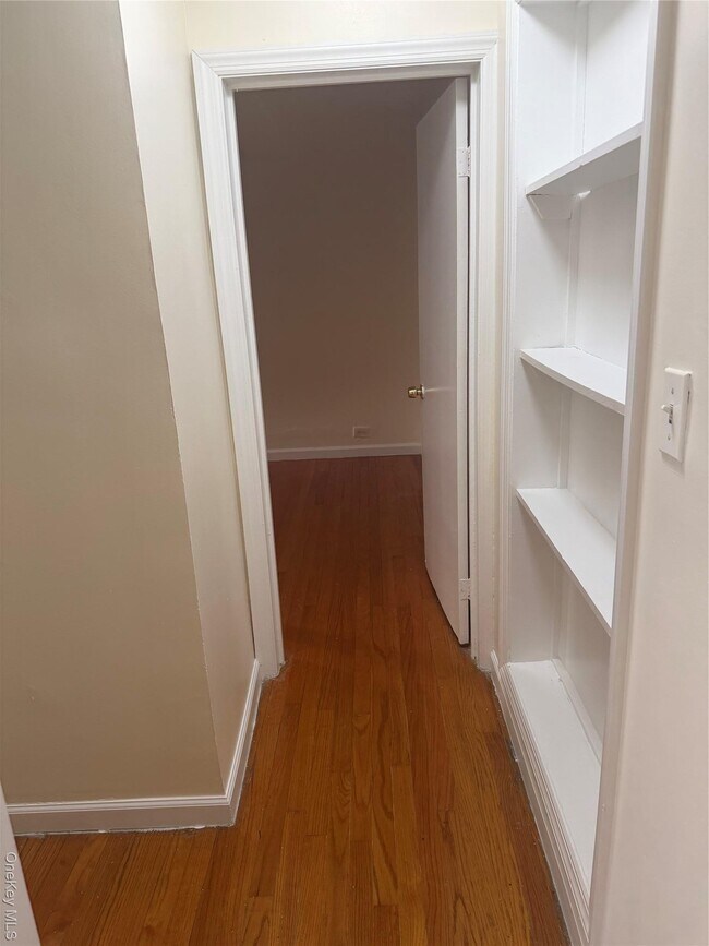 Building Photo - 11 Lawrence St