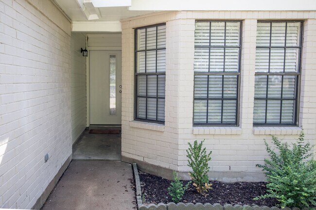 Building Photo - 2603 Garrettson Dr